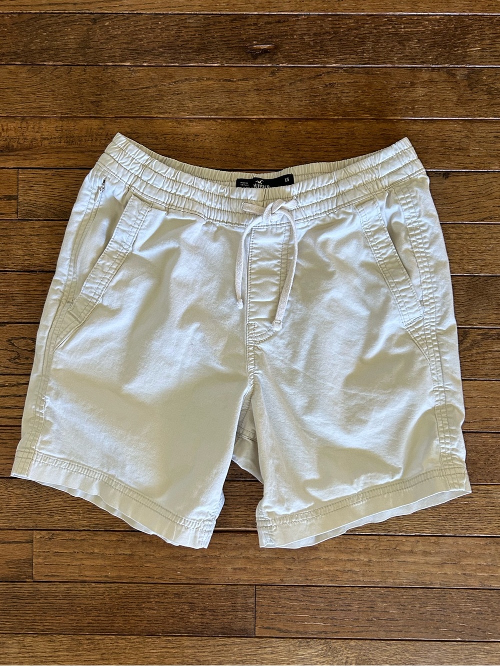 Hollister Men’s Khaki Jogger Shorts